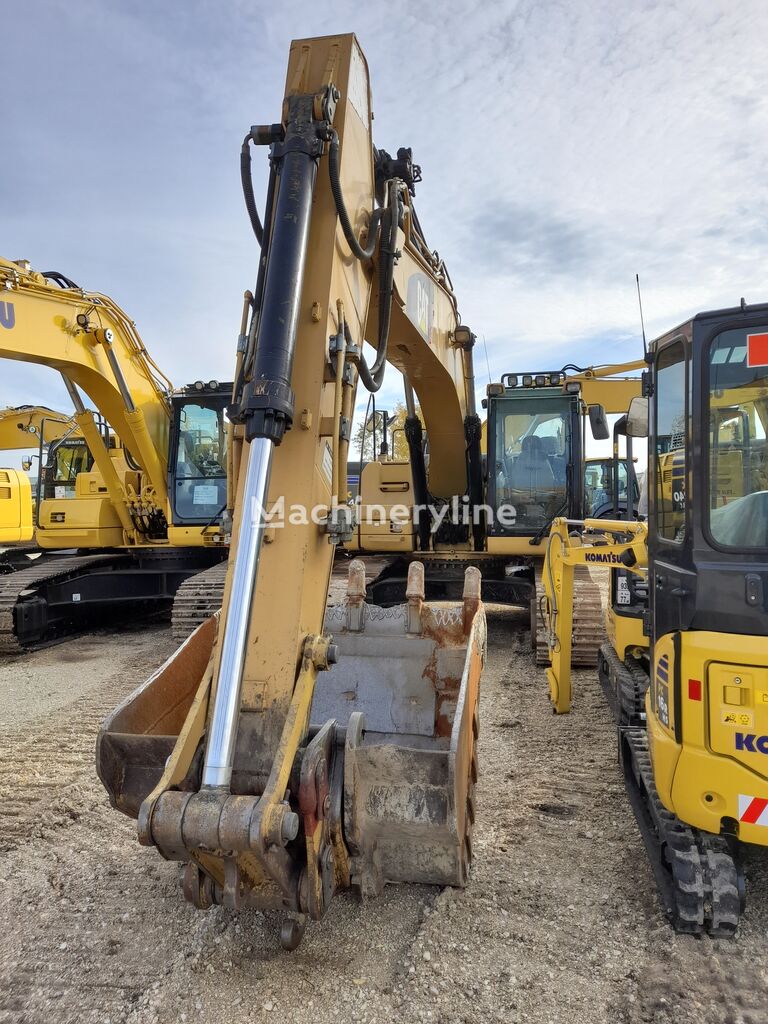 гусеничный экскаватор Caterpillar 323DL